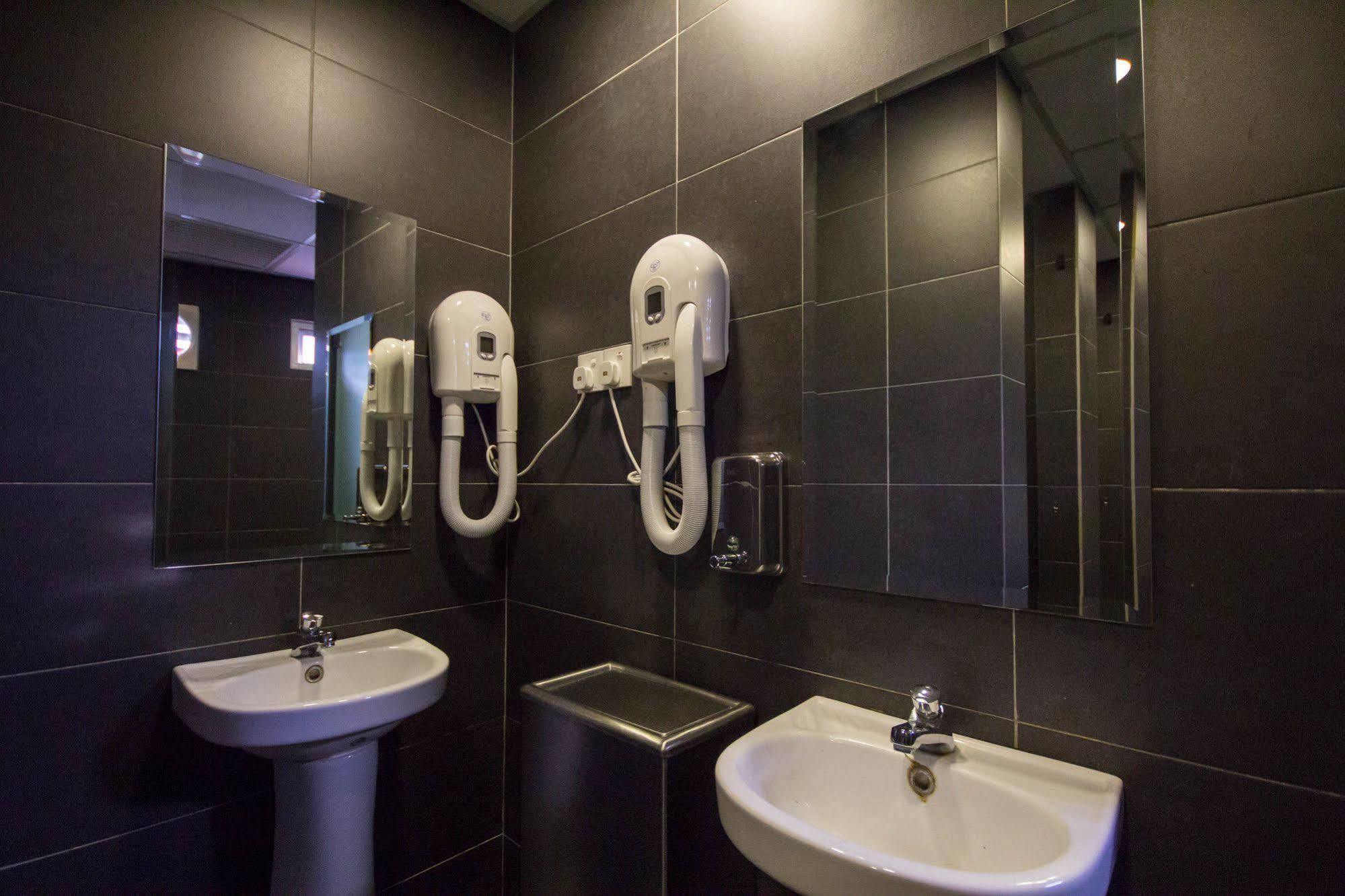 M Qube Hotel Sungai Dua Bukit Zewnętrze zdjęcie